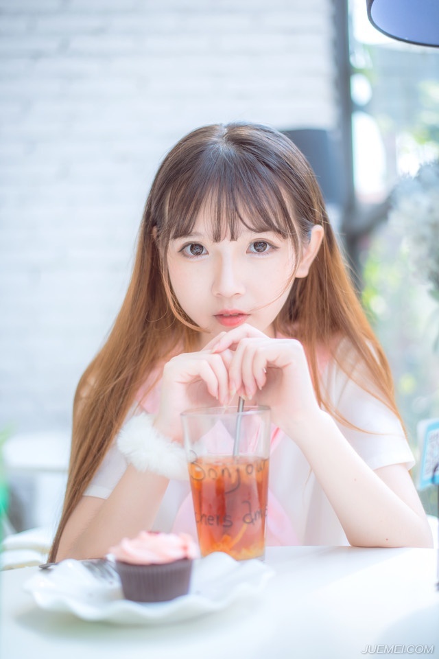 生活不是只有爱情，但你是我的生活。